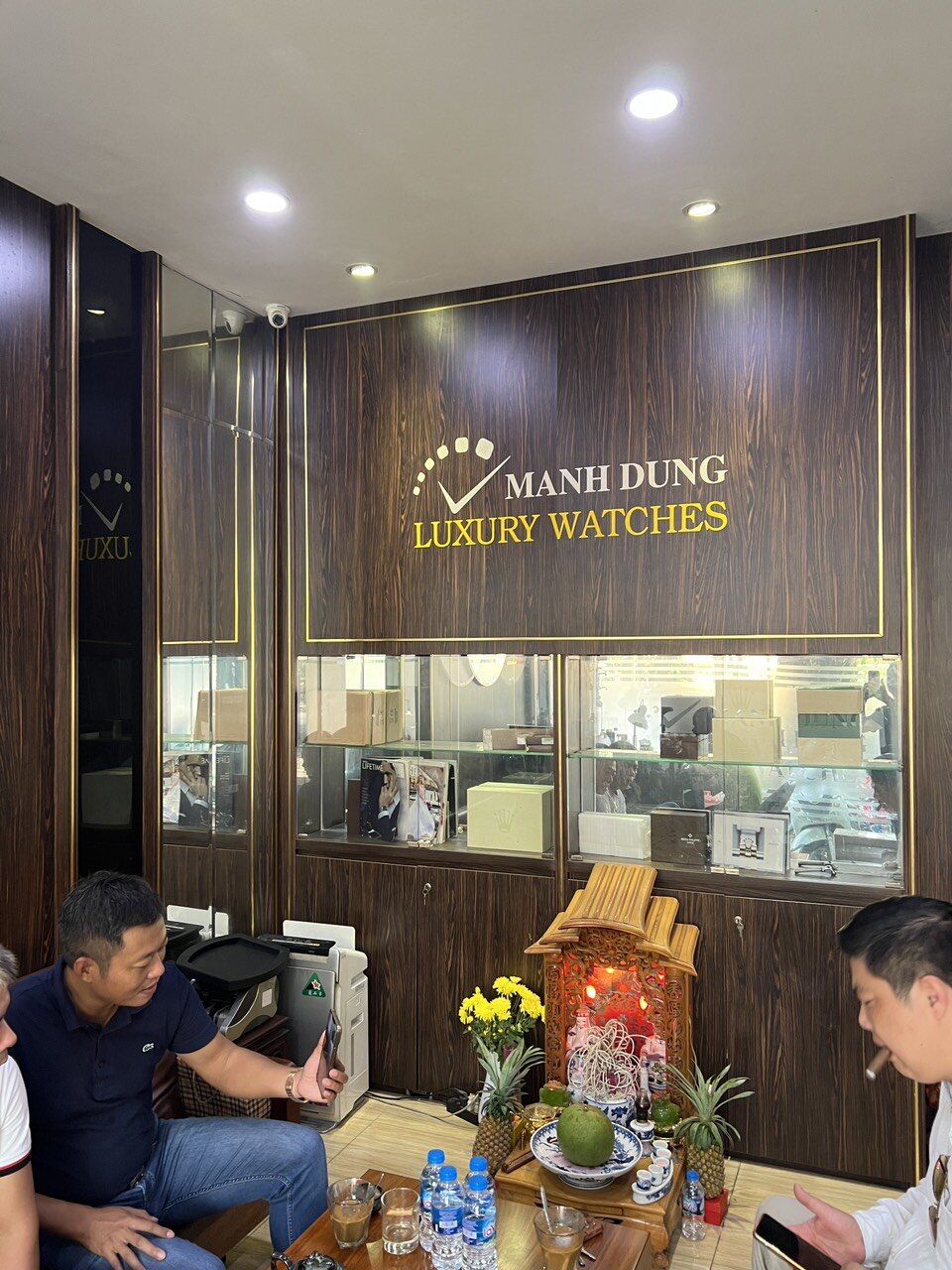 Cửa hàng đồng hồ Mạnh Dũng Luxury tại Hà Nội