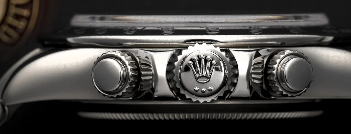 Kiểm tra núm vặn (Crown): Nhận diện dấu hiệu đặc trưng của Rolex chính hãng