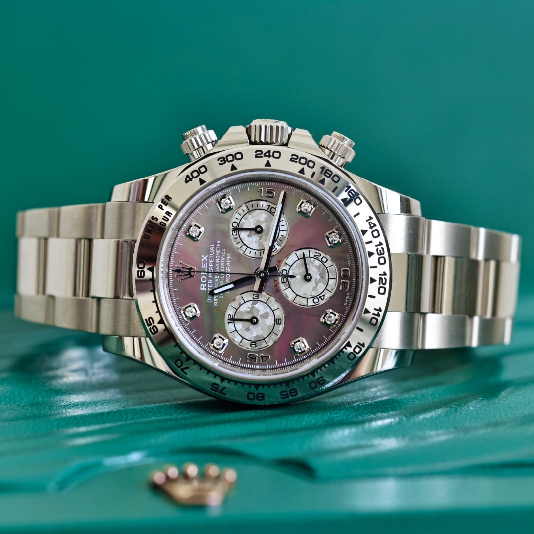 Ngoài Mặt Số Và Bộ Máy: Đừng Bỏ Qua Giá Trị Tái Bán, Độ Tin Cậy và Dịch Vụ Hậu Mãi