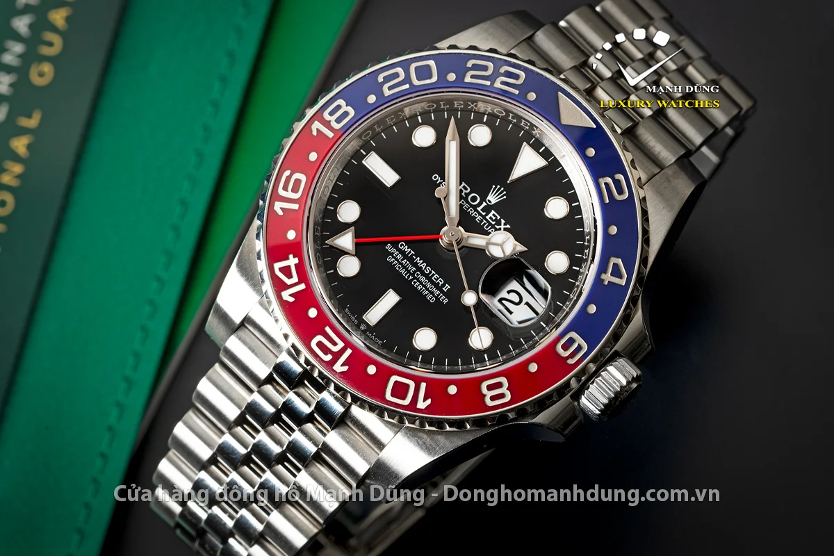 Sự trở lại của "Pepsi" Thép: Rolex GMT-Master II Ref. 126710BLRO