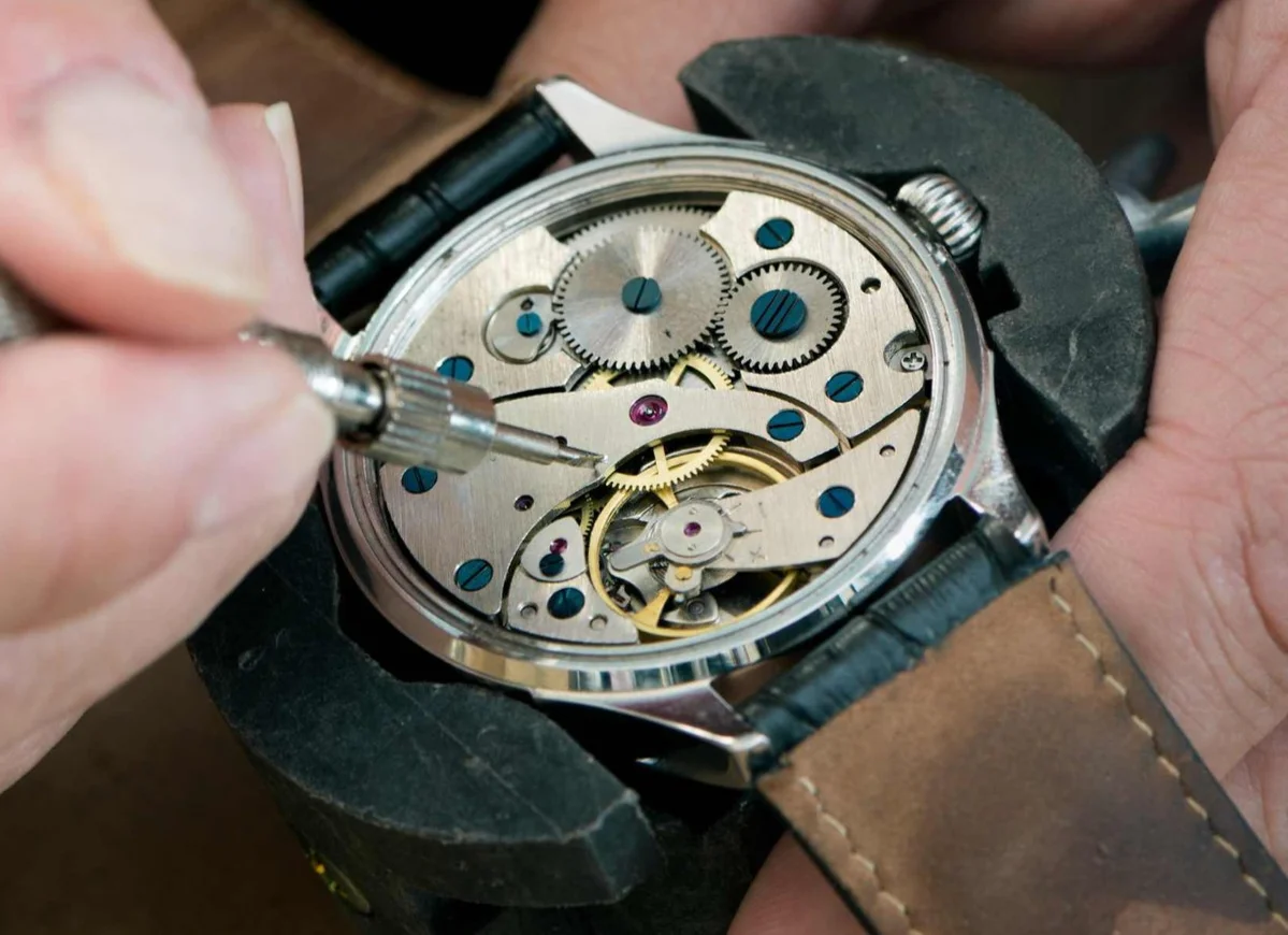 "Chăm Sóc" Người Bạn Đồng Hành: Lưu Ý Quan Trọng Khi Sử Dụng và Bảo Quản